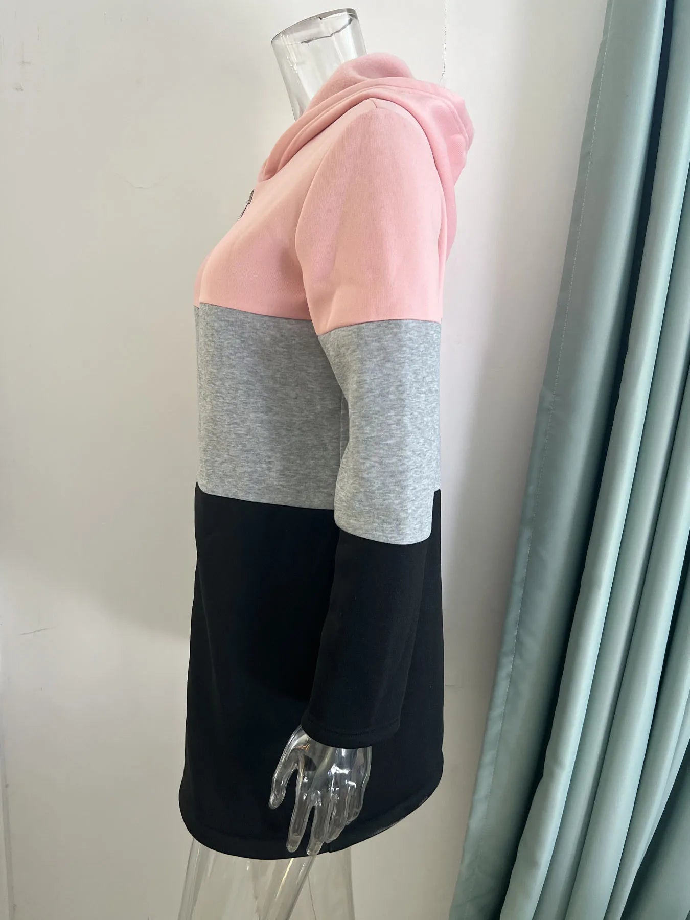 Casaco Feminino Longo com Capuz e Estampa Listrada